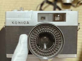 KONICA：ボディ／CONTAX：交換レンズ付きボディなど4点