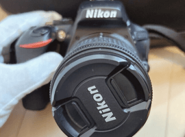 Nikon：交換レンズ付きボディ／Nikon：レンズなど2点