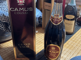 ブランデー：CAMUS（グランドVSOP グリーンボトル）／ブランデー：LANDY（ランプ型 ゴールド 陶器ボトル）など3点