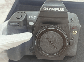 OLYMPUS：E-5／OLYMPUS：ZUIKO DIGITAL ED 14-35mm F2.0 SWDなど2点