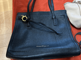 Salvatore Ferragamo / ガンチーニ トートバッグ / EE-21 F216 / 状態ランク：ABなど3点（東京都羽村市・出張買取）｜ブランド品の高価買取なら【バイセル】