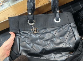 CHANEL / パリビアリッツ / ココマーク ハンドバッグ / A34208 / 状態ランク：Bなど3点（京都府京都市左京区・出張買取）｜ブランド品の高価買取なら【バイセル】