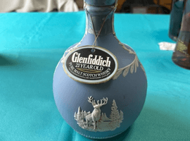 ウイスキー：Glenfiddich（21年 ウェッジウッド）／ブランデー：MARTELL（コルドンブルー バカラ）など2点