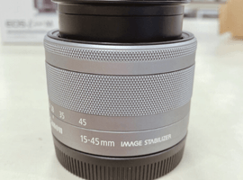 Canon：EF-M 15-45mm F3.5-6.3 IS STM シルバー／Canon：EOS Kiss M ボディ  ホワイトなど3点