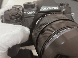 OLYMPUS：OM-D E-M1 12-40mm F2.8キット／SIGMA：A 30mm F2.8 DN (マイクロフォーサーズ用) ブラックなど2点