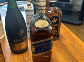 ウイスキー：Johnnie Walker（ブルーラベル オールデスト）／ブランデー：Hennessy（ファイン シャンパーニュ VSOP クリアボトル）など3点