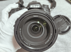 Nikon：D7000 + AF-S DX NIKKOR 18-300mm F3.5-6.3G ED VR／Nikon：交換レンズ付きボディなど2点