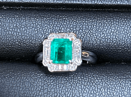Pt900 / エメラルド / 1.54ct / メレダイヤ / 1.00ctなど2点