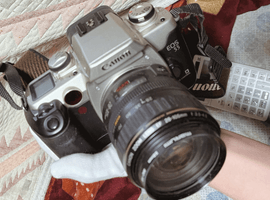 Canon：交換レンズ付きボディ／PENTAX：交換レンズ付きボディなど3点