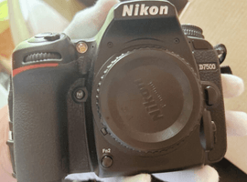 Nikon：D7500 ボディ／Nikon：AF-S DX NIKKOR 18-200mm F3.5-5.6G ED VR IIなど2点