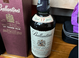 ウイスキー：Ballantines（17年）／ブランデー：MARTELL（VSOP メダイヨン 金ラベル スペシャルリザーブ）など2点
