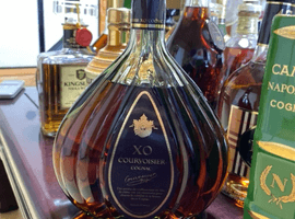 ブランデー：COURVOISIER（XO グリーンボトル）／ウイスキー：CHIVAS BROTHERS（ロイヤルサルート 21年 赤）など11点