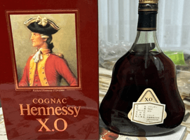 ブランデー：Hennessy（XO 金キャップ グリーンボトル）／ウイスキー：Suntory（響 ノンエイジ 金キャップ 裏ゴールドラベル）など3点