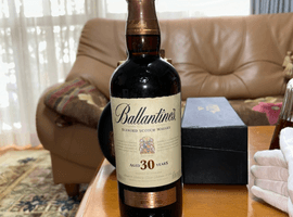 ウイスキー：Ballantines（30年 ベリーレア）／ブランデー：REMY MARTIN（XO スペシャル 旧 クリアボトル）など4点