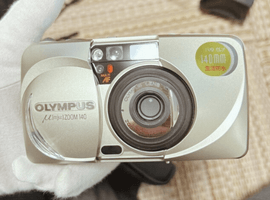OLYMPUS：ボディ／OLYMPUS：ボディなど4点