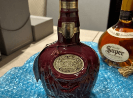 ウイスキー：CHIVAS BROTHERS（ロイヤルサルート 21年 赤 陶器）／ウイスキー：dunhill（クリスタルデキャンタ ブラックフィルム）など4点