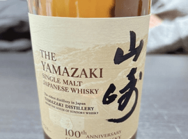 ウイスキー：Suntory（山崎 100周年記念 シングルモルト ジャパニーズ）／焼酎：森伊蔵（かめ壺焼酎 JALラベル）など2点