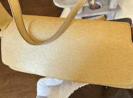 LOUIS VUITTON / エピ / ノクターンPM / M5218A / 状態ランク：Cなど4点（福岡県福岡市博多区・出張買取）｜ブランド品の高価買取ならバイセル