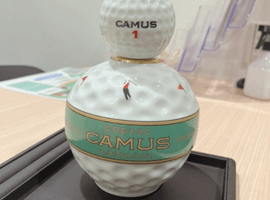 ブランデー：CAMUS（ナポレオン ゴルフボール型 緑 陶器）／ブランデー：REMY MARTIN（セントーナポレオン）など2点