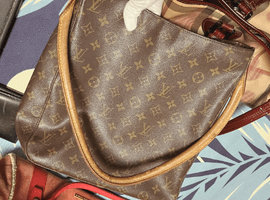 LOUIS VUITTON / モノグラム / ルーピング GM / M51145 / 状態ランク：Bなど4点(大阪府大東市・出張買取)｜ブランド品の高価買取なら【バイセル】