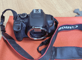 Canon：EOS Kiss X6i ボディ／Canon：EF 50mm F1.8 IIなど3点