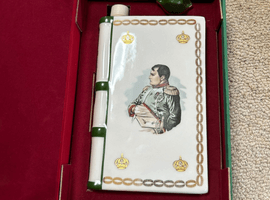 ブランデー：CAMUS（ナポレオン ブック 白緑）／ウイスキー：Munro's King of Kings（レアオールド 陶器）など3点