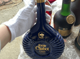 ブランデー：Chabot（エクストラ ブルーリモージュ 青陶器）／ウイスキー：Suntory（エクセレンス ポットスティル）など8点