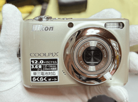 Nikon：ボディ／Nikon：ボディなど4点