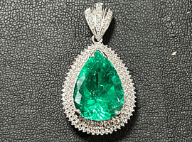 Pt900 / エメラルド / 15.27ct / メレダイヤ / 1.18ct / 0.11ctなど6点