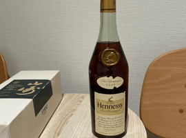 ブランデー：Hennessy（VSOP スリムボトル グリーンボトル）／ウイスキー：Suntory（山崎 10年 ピュアモルト グリーンラベル）など2点