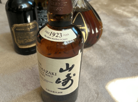 ウイスキー：Suntory（山崎 ノンエイジ 1923）／ブランデー：COURVOISIER（XO グリーンボトル）など3点