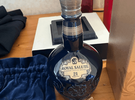 ウイスキー：CHIVAS BROTHERS（ロイヤルサルート 21年 青陶器）／ウイスキー：Ballantines（リミテッド ブルーボトル）など4点
