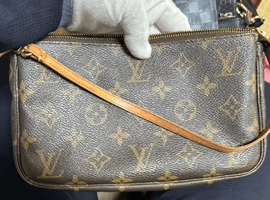 LOUIS VUITTON / モノグラム / ポシェットアクセソワール 旧型など2点（福岡県朝倉郡筑前町・出張買取）｜ブランド品の高価買取なら【バイセル】