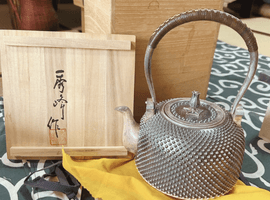 銀瓶:秀峰/貝合わせ:ボーンチャイナなど2点