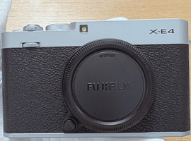 FUJIFILM：X-E4 ボディ シルバーなど3点