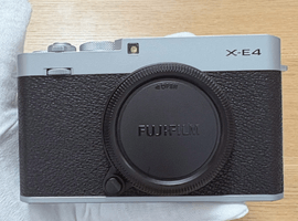 FUJIFILM：X-E4 ボディ シルバーなど3点