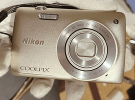 Nikon：COOLPIX S4400 ゴールド／CASIO：ボディなど3点