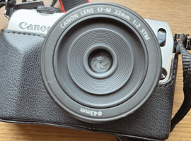 Canon：EOS M EF-M 22 STM レンズキット シルバーなど3点