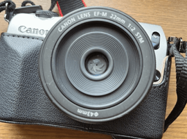 Canon：EOS M EF-M 22 STM レンズキット シルバーなど3点