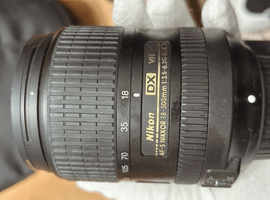 Nikon：AF-S DX NIKKOR 18-300mm F3.5-6.3G ED VR／Nikon：D7200 ボディなど2点