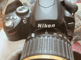 Nikon：交換レンズ付きボディ／Nikon：レンズなど3点