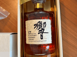 ウイスキー：Suntory（響 17年 裏ゴールドラベル）／ウイスキー：Johnnie Walker（ブルーラベル）など3点