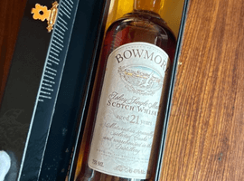 ウイスキー：BOWMORE（21年 カモメラベル）／ウイスキー：Suntory（クレスト 12年）など4点