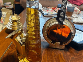 ウイスキー：Suntory（山崎 ピュアモルト サックス型ボトル）／ウイスキー：Suntory（響 グランドピアノ型ボトル）など3点