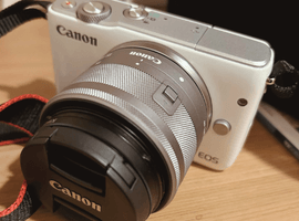 Canon：EOS M10 EF-M 15-45 IS STM キット ホワイト／Canon：EF-M 55-200mm F4.5-6.3 IS STM シルバーなど2点