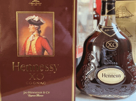 ブランデー：Hennessy（XO 金キャップ クリアボトル）／ウイスキー：CUTTY SARK（12年 特級	）など8点