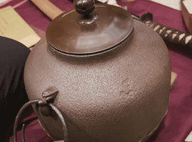茶釜：高橋敬典／刀剣類(槍薙刀含む)：無銘など3点