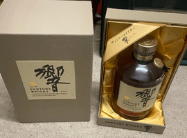 ウイスキー：Suntory（響 金キャップ 裏ゴールドラベル）／ウイスキー：Ballantines（17年）など3点