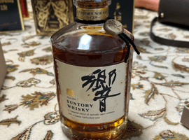 ウイスキー：Suntory（響 金キャップ 裏ゴールドラベル）／ウイスキー：CHIVAS BROTHERS（ロイヤルサルート 21年 赤 陶器）など10点