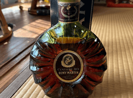 ブランデー：REMY MARTIN（セントー XO グリーンボトル）／ブランデー：CAMUS（XO ロング ネック）など3点